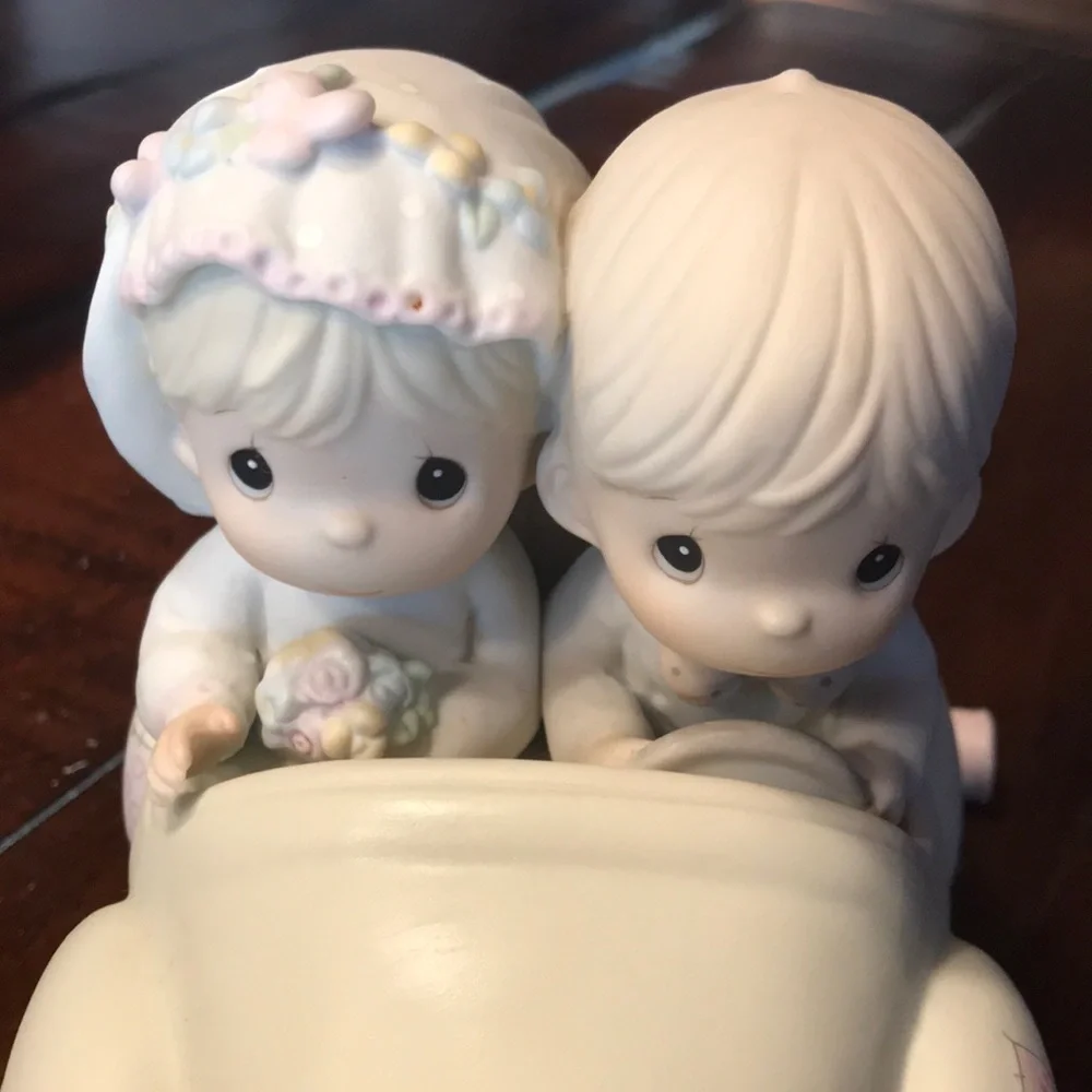 PRECIOUS MOMENTS Wedding Cake Topper